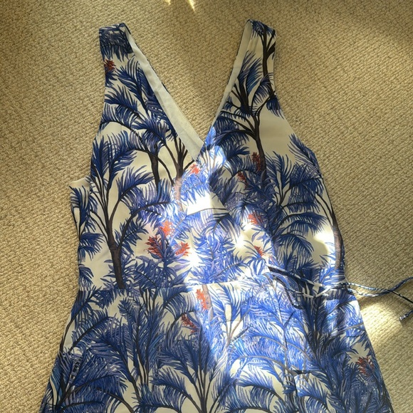 Gorgeous asymmetrical maxi dress - Picture 2 of 5